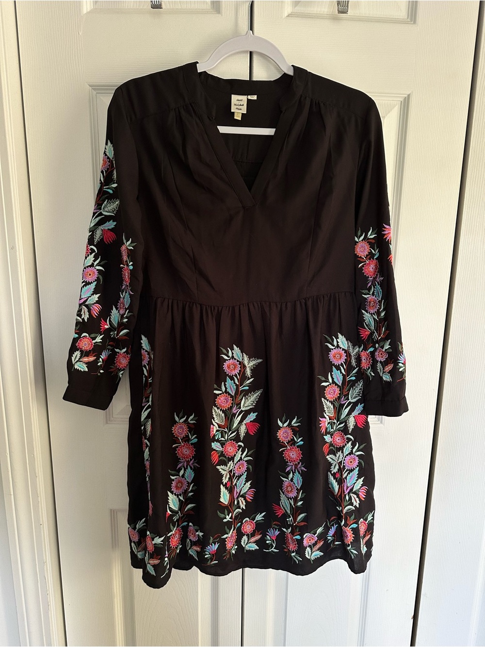 Anthropologie Black Embroidered Floral V-Neck Women’s Dress